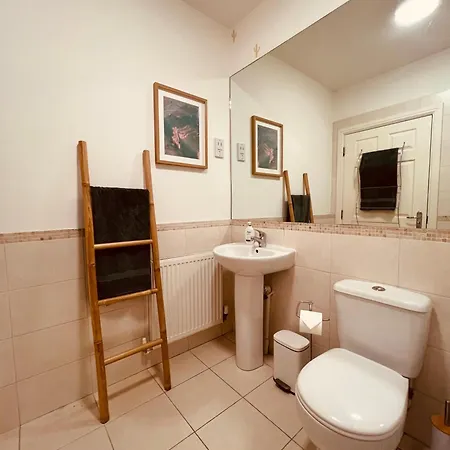 Pentire Point - Coastal Penthouse, Beaches, River & Restaurants Within Short Walk *