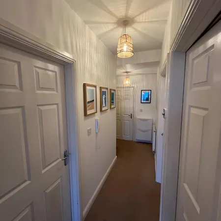 Pentire Point - Coastal Penthouse, Beaches, River & Restaurants Within Short Walk Apartment *