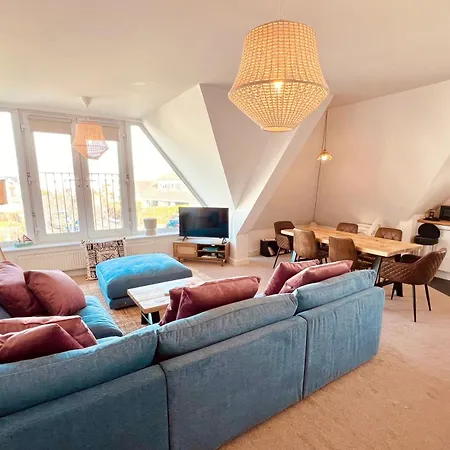 Apartment Pentire Point - Coastal Penthouse, Beaches, River & Restaurants Within Short Walk *