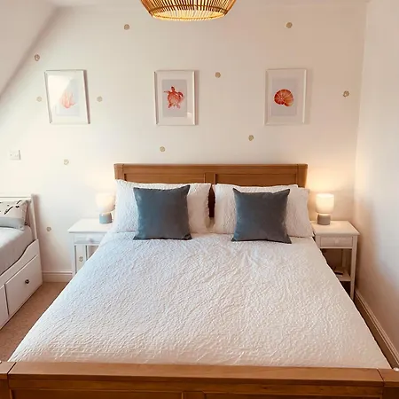 Pentire Point - Coastal Penthouse, Beaches, River & Restaurants Within Short Walk Apartment *