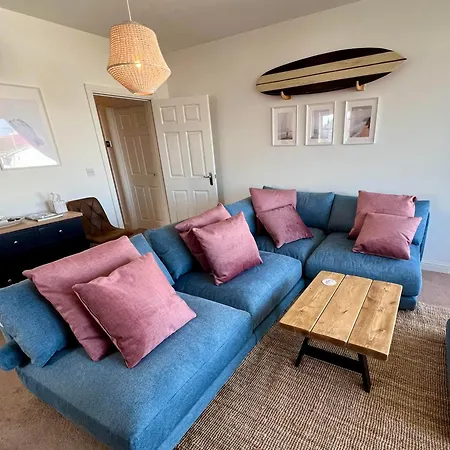 Pentire Point - Coastal Penthouse, Beaches, River & Restaurants Within Short Walk *