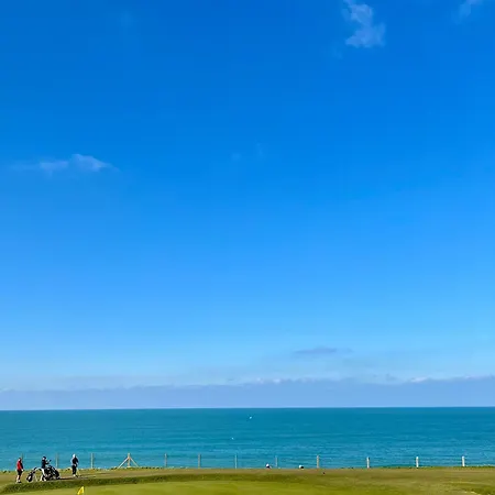 Pentire Point - Coastal Penthouse, Beaches, River & Restaurants Within Short Walk *
