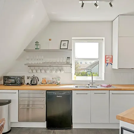 Pentire Point - Coastal Penthouse, Beaches, River & Restaurants Within Short Walk New Quay