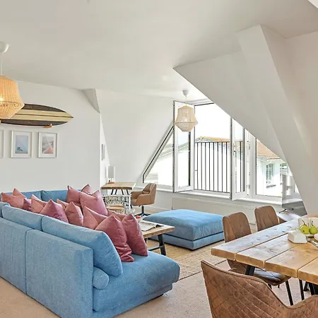 Pentire Point - Coastal Penthouse, Beaches, River & Restaurants Within Short Walk *